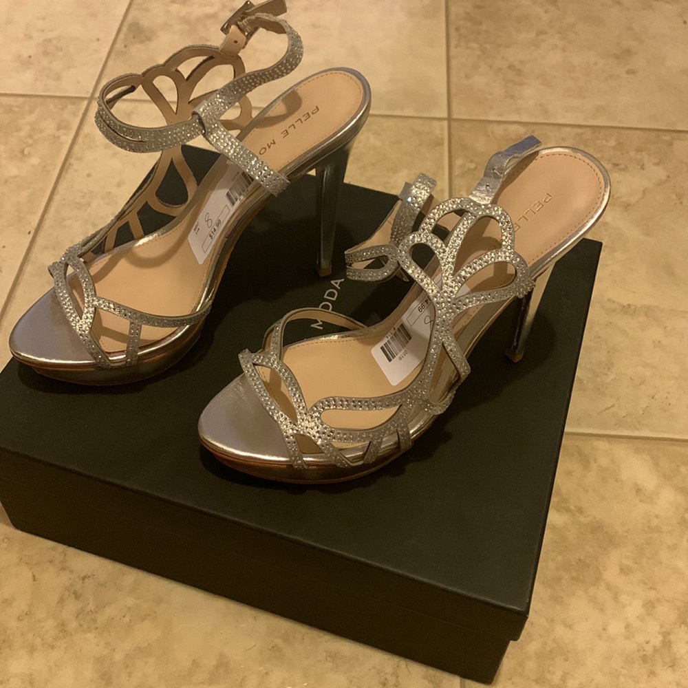 pelle moda hills , womens size 8